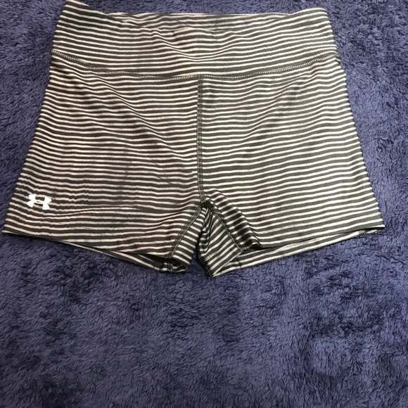 Under armor women’s dry fit shorts - Picture 1 of 3